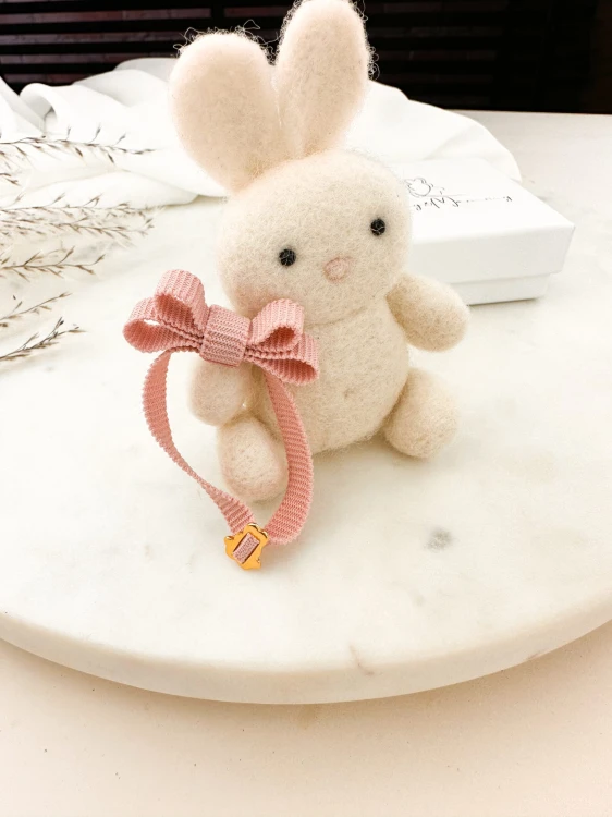 Dusty rose elastyczna bransoletka dla dziecka lub mamy z przekładką bunny
